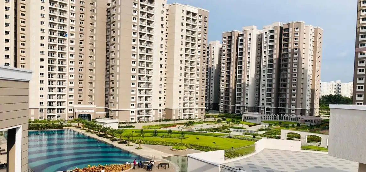 Prestige Lakeside Regent Swimming Pool View